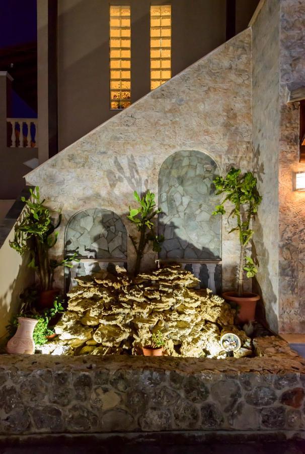 Villa Maxim With Private Pool & Tennis Court Halikounas