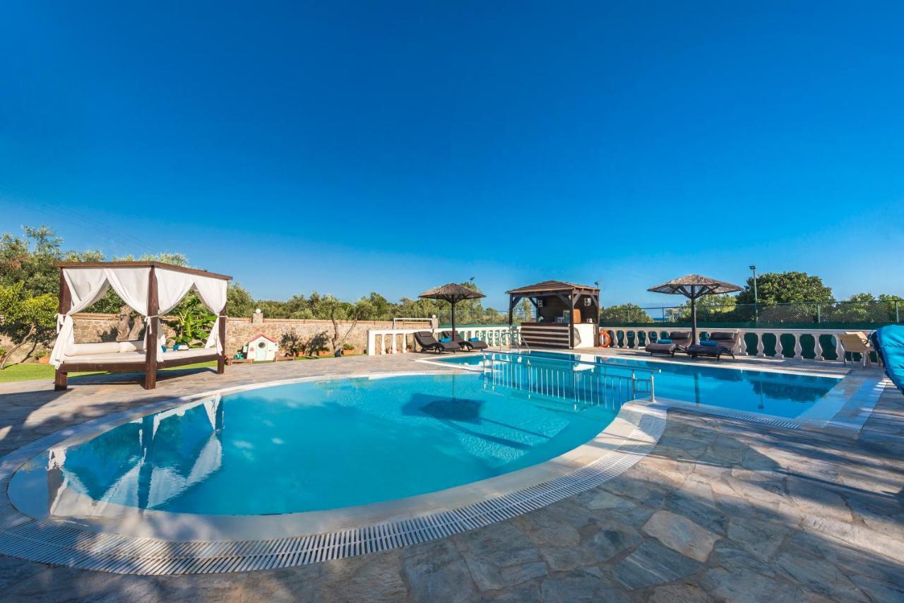 Villa Villa Maxim With Private Pool & Tennis Court Halikounas