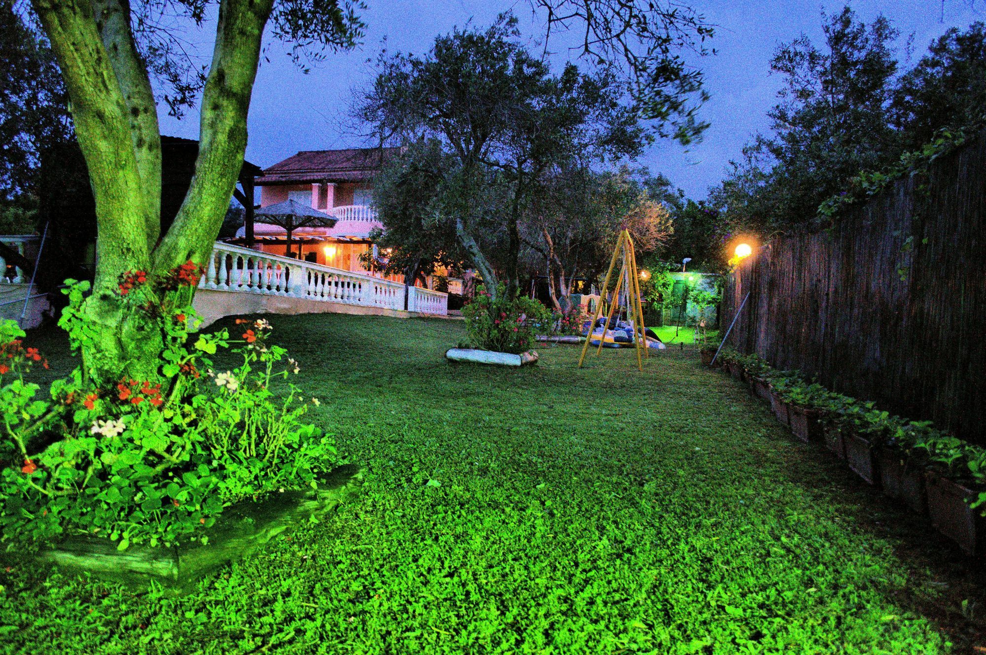 Villa Maxim With Private Pool & Tennis Court